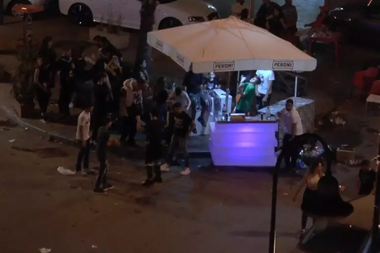 “Il sabato per noi è un incubo, la piazza diventa una discoteca all’aperto”: proteste a Borgo Vecchio