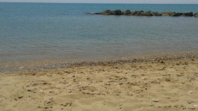Coppia di turisti rischia di annegare, eroico salvataggio di un Brigadiere alla Playa di Licata