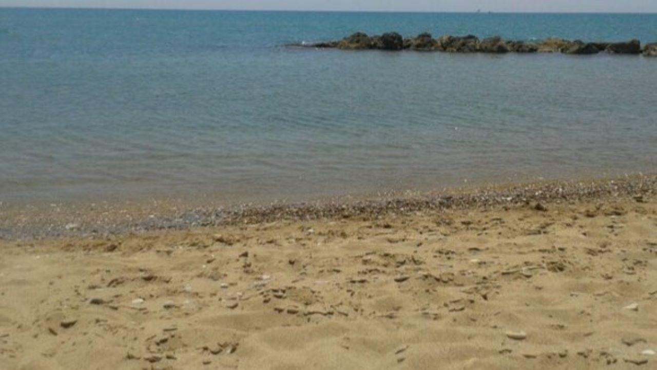 Coppia di turisti rischia di annegare, eroico salvataggio di un Brigadiere alla Playa di Licata