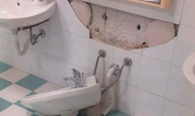 Raid in una scuola di Monreale: aule a soqquadro, rubato anche un tablet