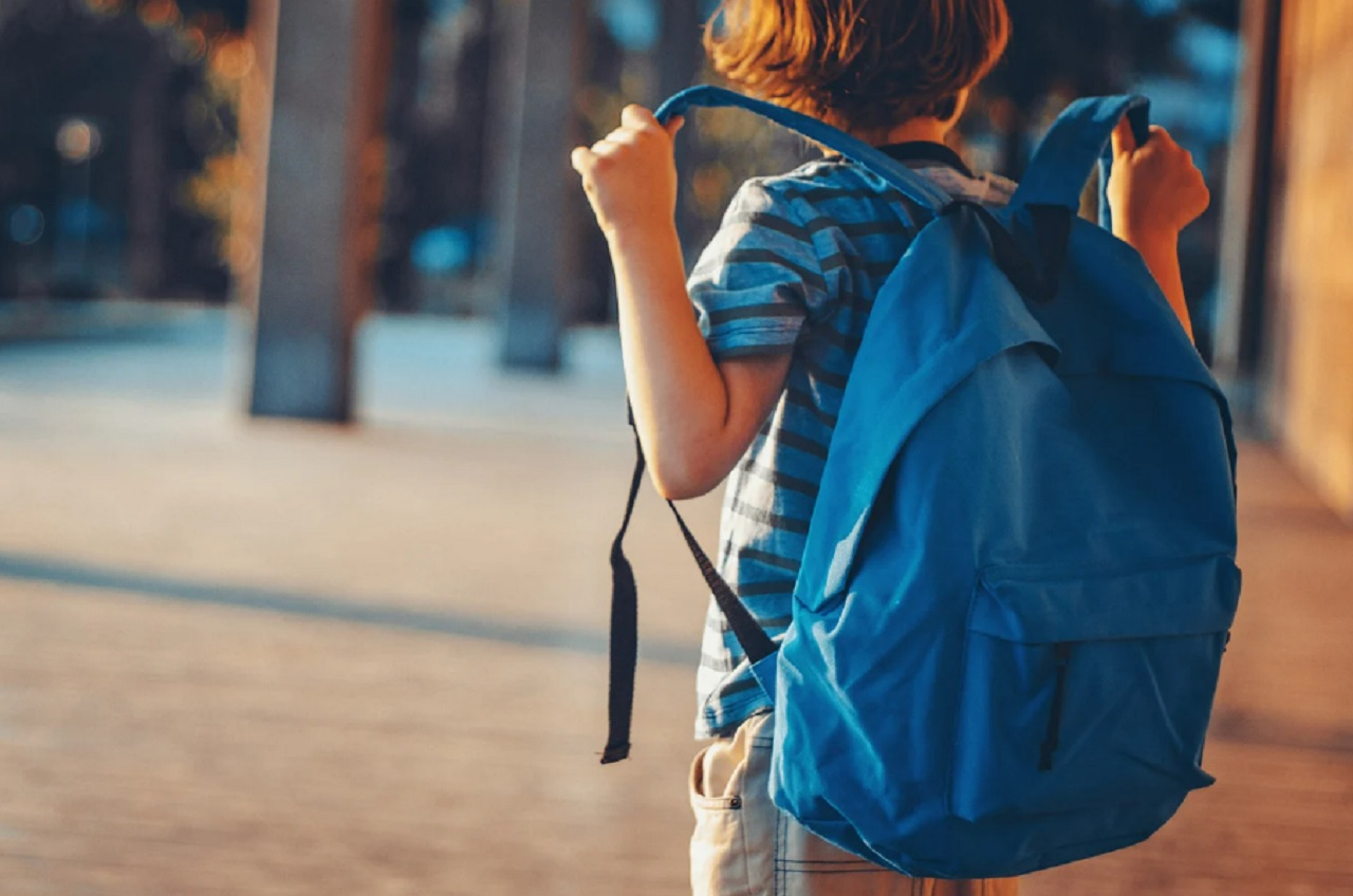 I genitori litigano e il bimbo non può andare a scuola perché manca assenso del padre