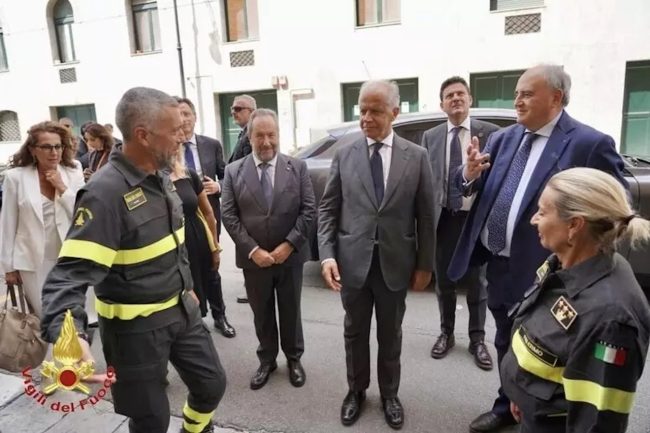 Naufragio Bayesian, il ministro Piantedosi incontra i vigili del fuoco intervenuti