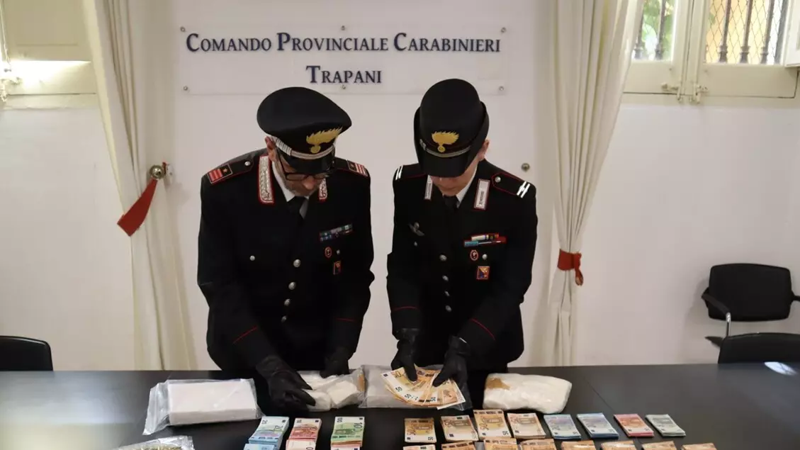 Droga, armi clandestine e grandi quantità di contanti: sei arresti a Trapani