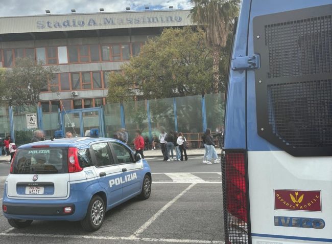 Fumogeni allo stadio: denunciati due ultras del Catania