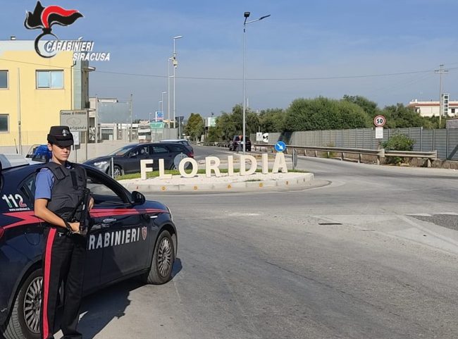 Floridia, ubriaco passeggia con ascia e martello: denunciato 63enne