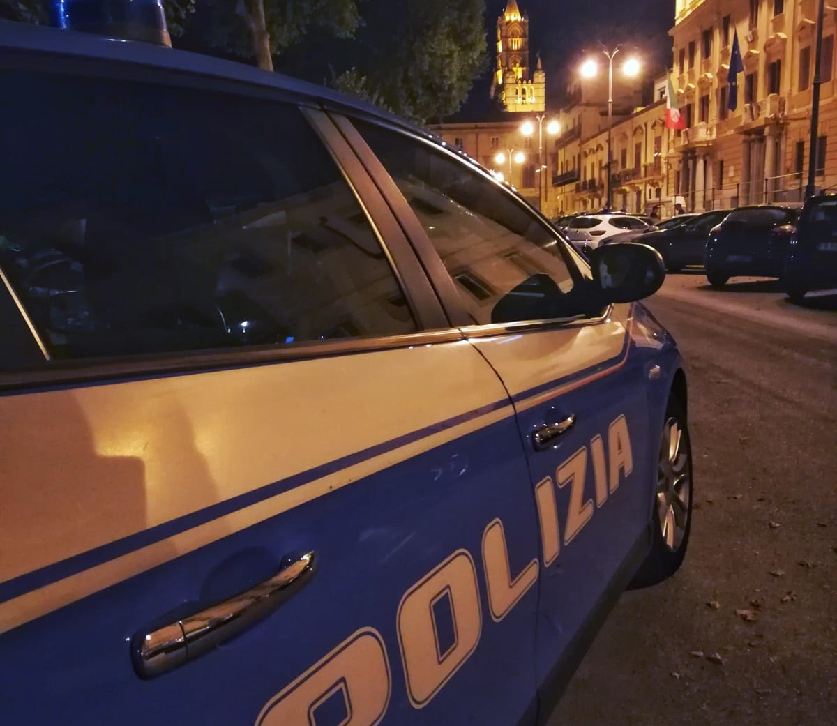 Palermo, tentano un furto notturno in un negozio cittadino ma le Volanti li arrestano