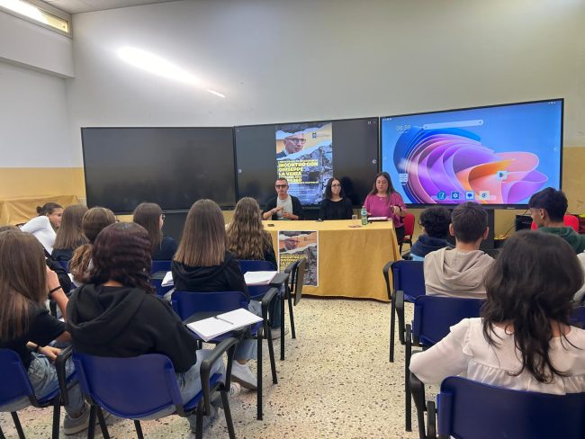 Il giornalista Giuseppe La Venia incontra gli studenti dell’Istituto Comprensivo “Nino Martoglio” di Belpasso