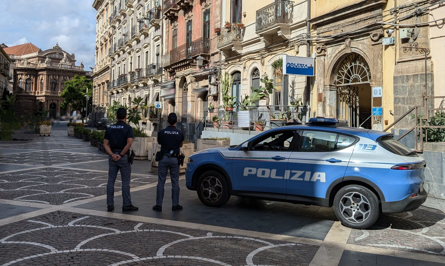 Catania, aggrediva le persone se si rifiutavano di pagare: arrestato parcheggiatore abusivo