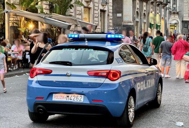 Ruba un profumo in un negozio di via Etnea ma non era la prima volta: arrestata ladra seriale