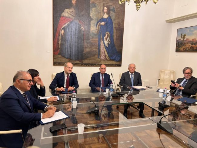 Emergenza idrica, Schifani incontra commissario Dell’Acqua: “Sulla riattivazione dei dissalatori fare prima possibile”