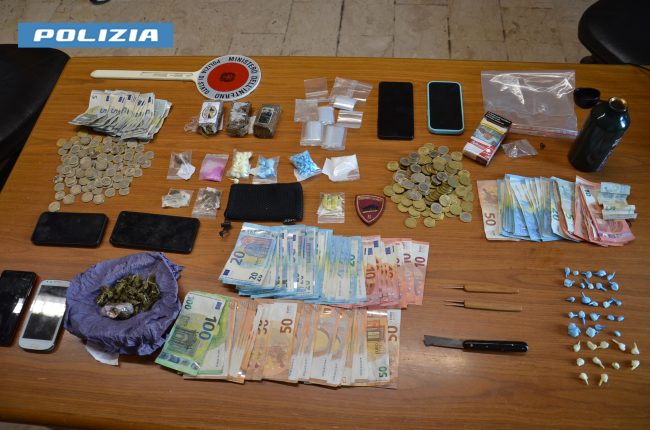 Trapani, spacciatore gambiano sorpreso con centinaia di dosi di crack pronta allo smercio
