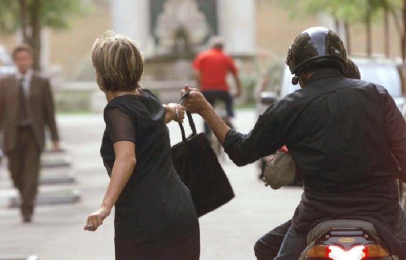 Rapine e scippi tra Bagheria e Ficarazzi, un arresto