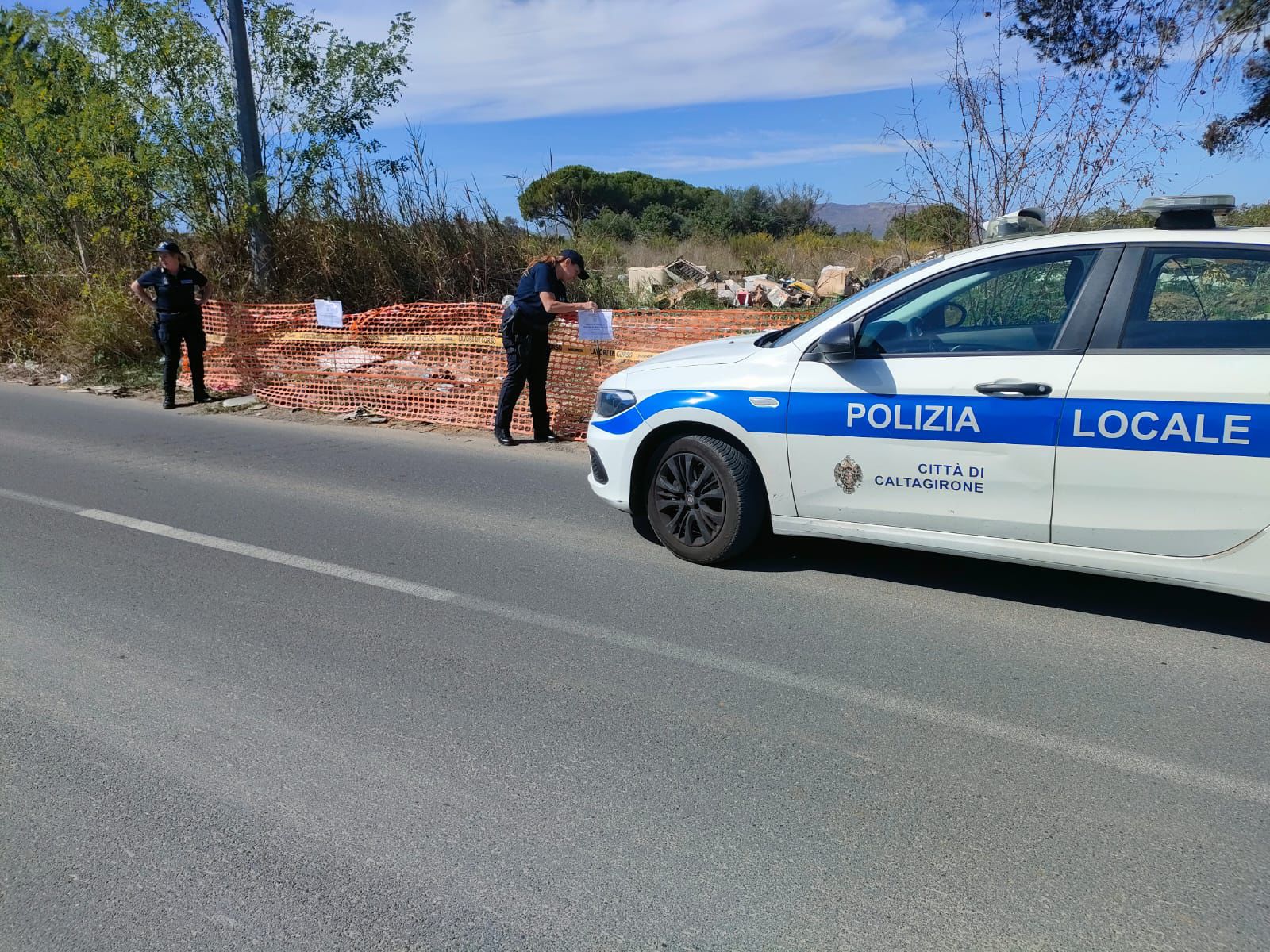 Sequestrata a Caltagirone un’area privata trasformata a discarica abusiva