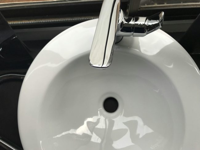 Cocaina nel water all’arrivo dei poliziotti in casa: palermitano finisce in manette