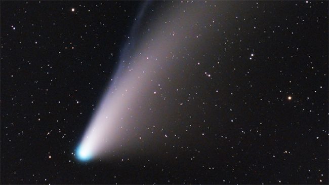Oggi lo spettacolo astronomico della “cometa del secolo”: quando e come vederla