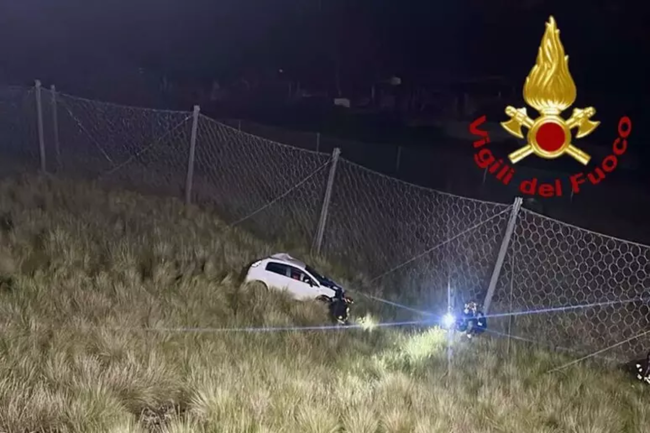 Due giovani fidanzatini finiscono con l’auto in una scarpata a Montepellegrino