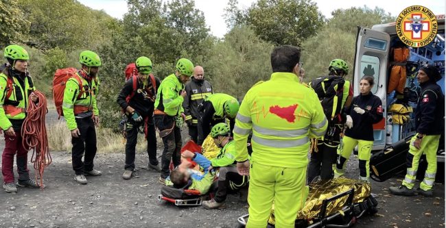 Intervento di soccorso per salvare un turista olandese ferito sull’Etna