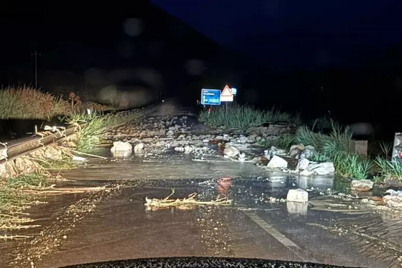 Maltempo in Sicilia, inizia la conta dei danni: case e strade allagate, frane e auto in panne