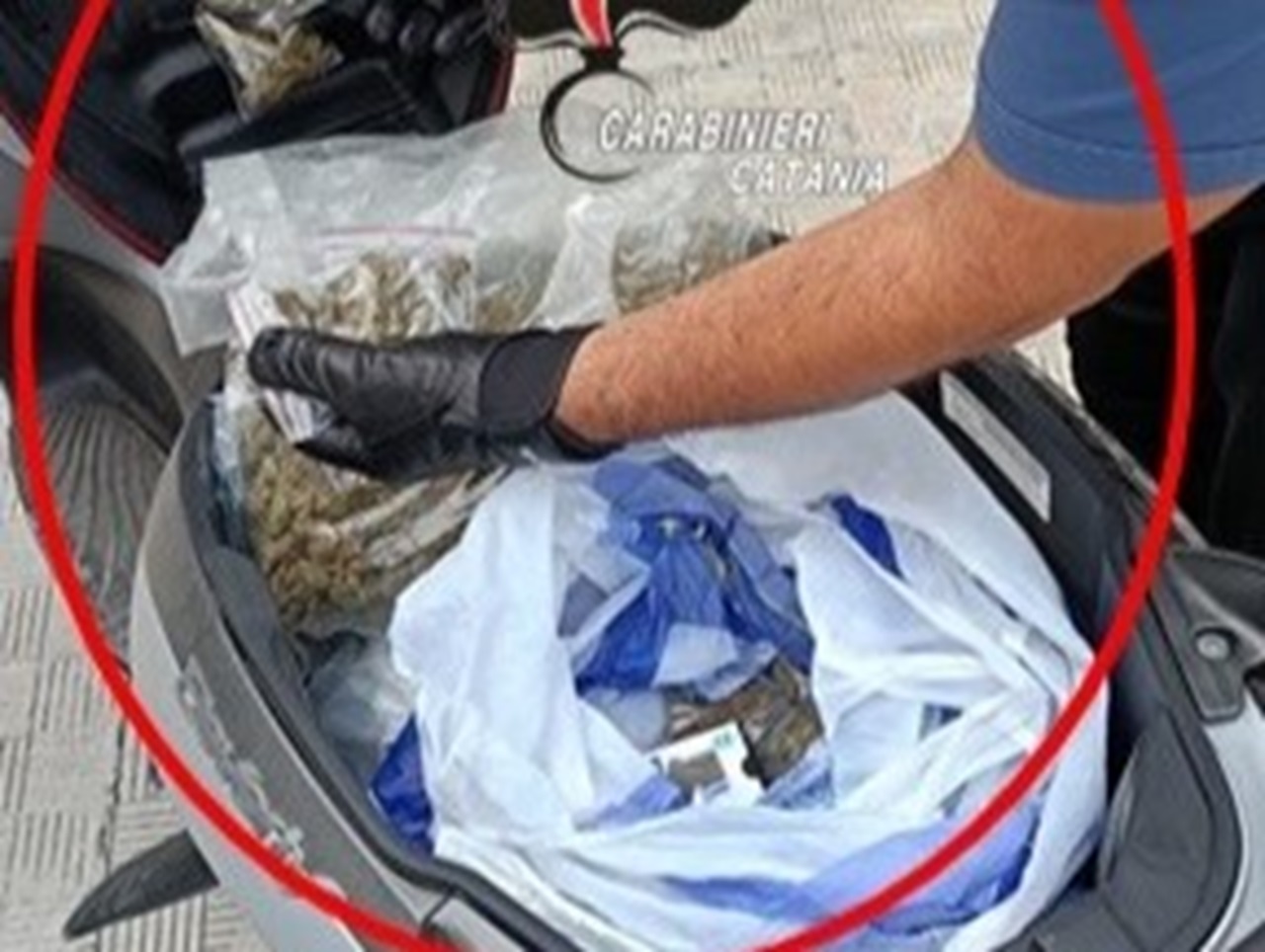 Amici “per la droga”, arrestato giovane di Aci Catena