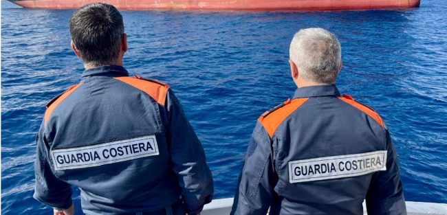 Nave mercantile detenuta dalla Guardia Costiera di Siracusa per gravi irregolarità sulla sicurezza della navigazione