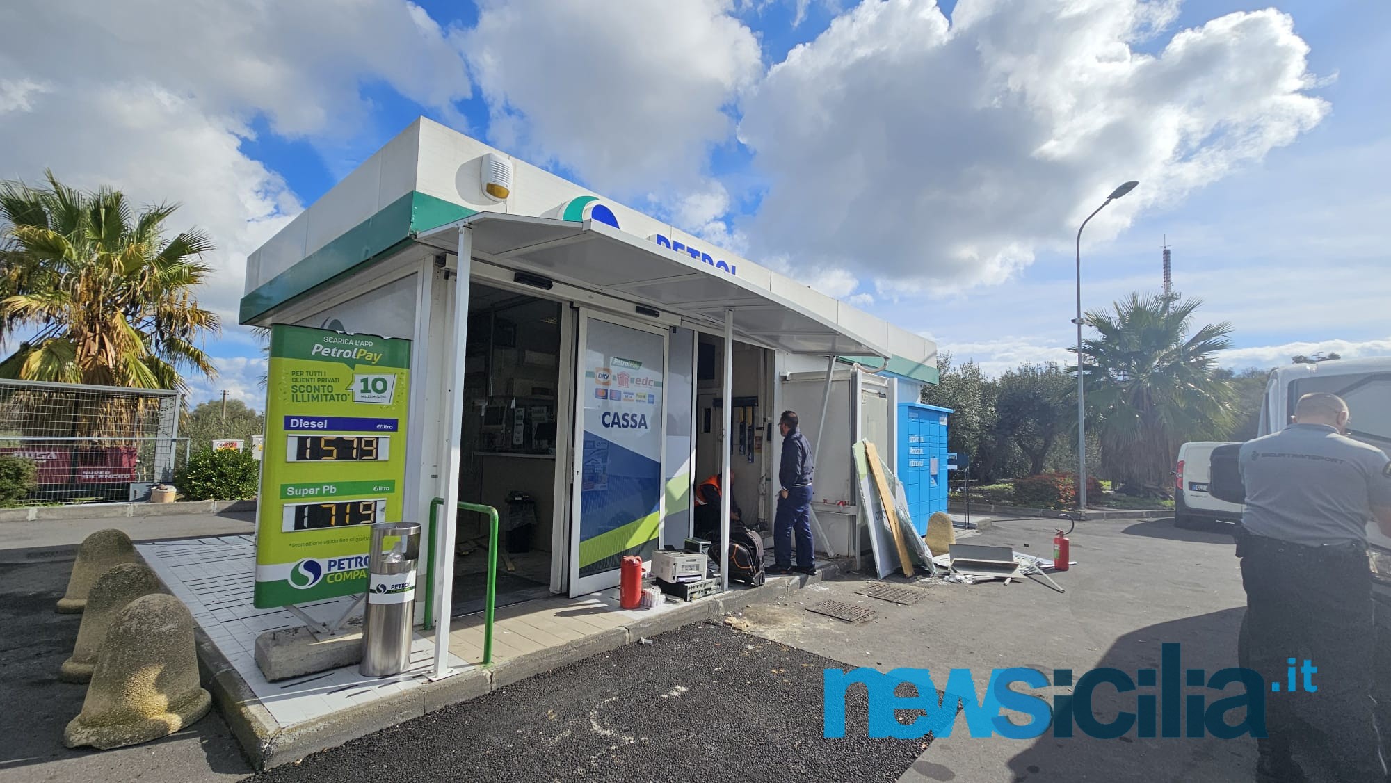 Uscita Paesi Etnei chiusa per furto al distributore Petrol Company – FOTO