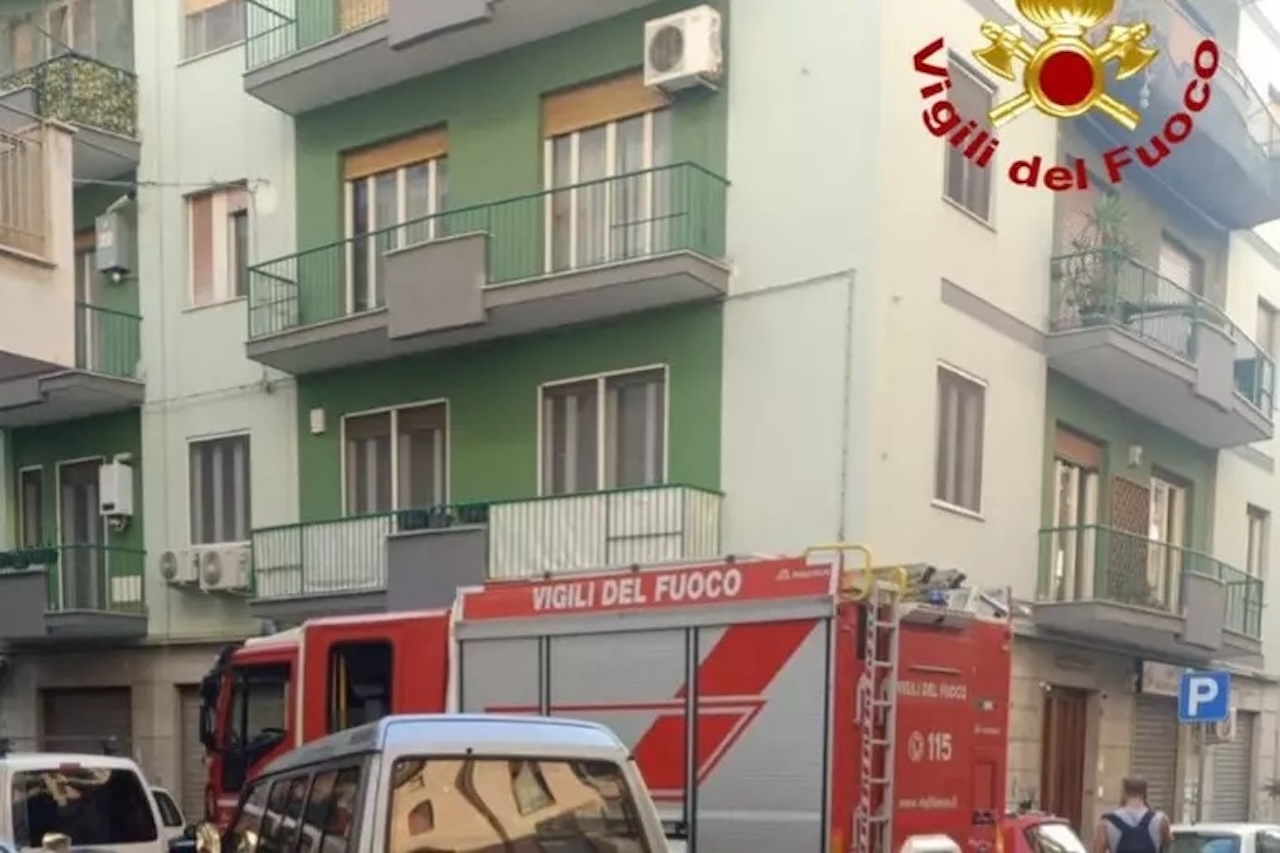 Incendio a Palermo, evacuato intero edificio