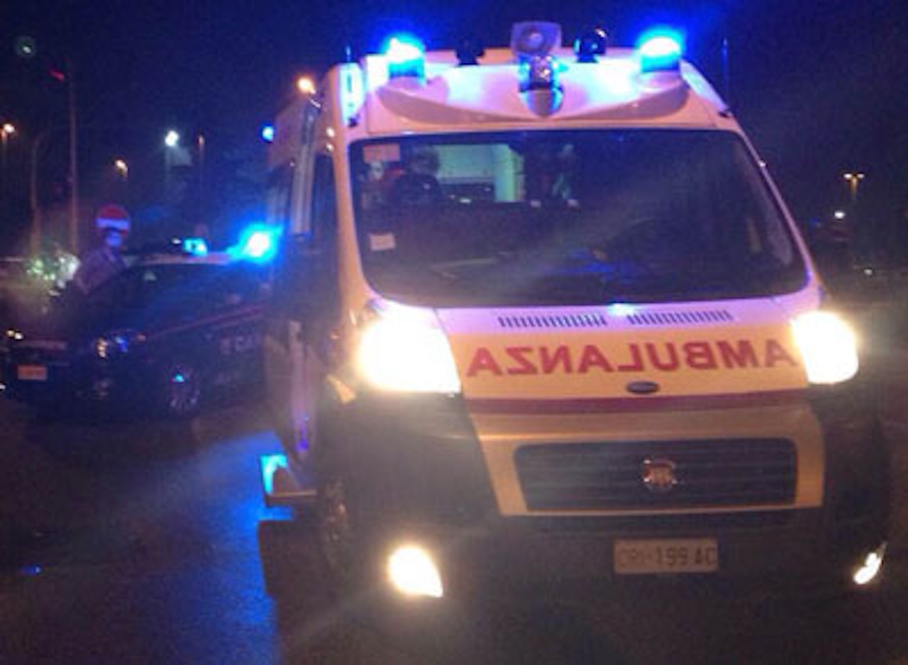 Uomo muore investito da un’auto in via Sebastiano Catania