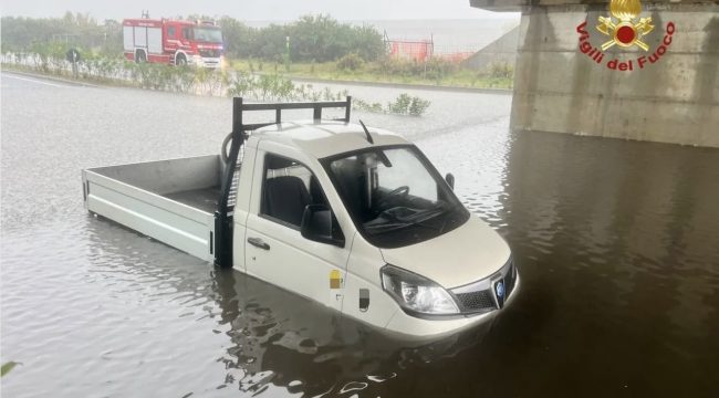 Maltempo, situazione critica nel Messinese. Autostrada A18 allagata