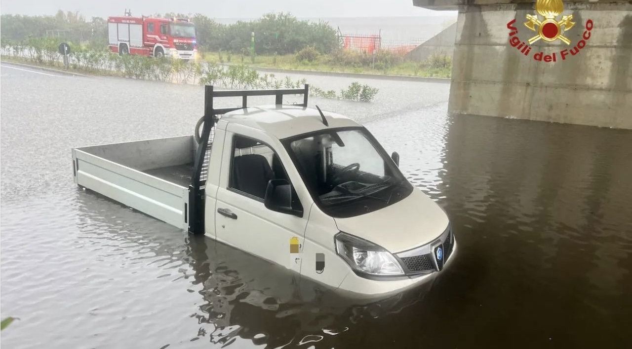 Maltempo, situazione critica nel Messinese. Autostrada A18 allagata