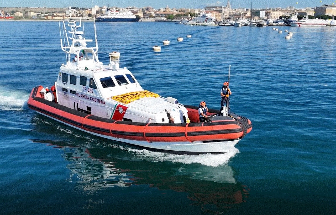 Uomo salvato nel mare di Avola