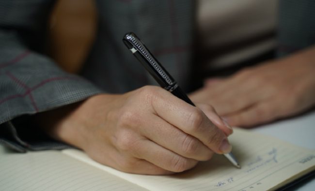 La figura dello psicologo. Sfatiamo il mito col dottor Bettini: “Ascoltare, parlare poco e scrivere ancor meno”