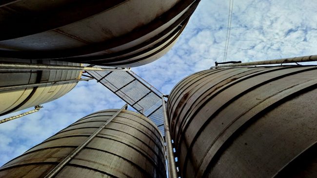 Caltanissetta storce il naso sull’installazione di serbatoi d’acqua: “Soluzione vergognosa e inaccettabile”