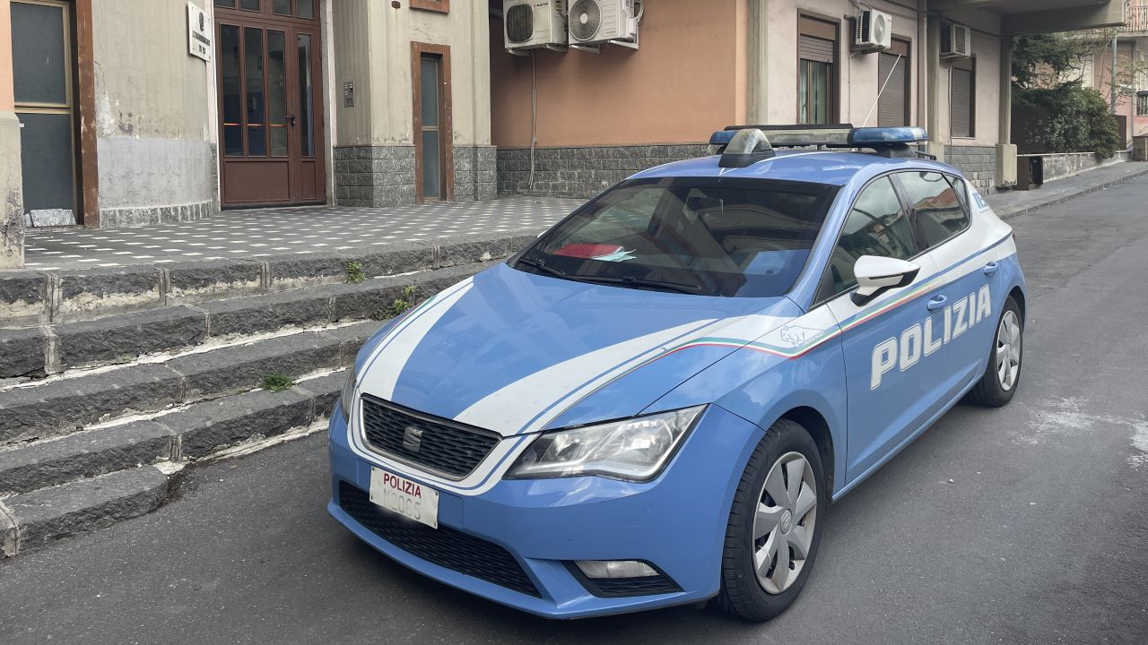 Tenta il gesto estremo, uomo salvato dalla Polizia nel Catanese