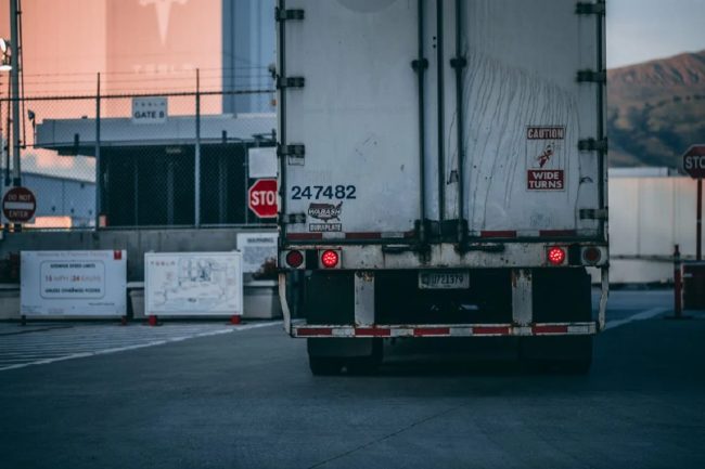 Camion si ribalta lungo la A19 a Belpasso: chiusa la carreggiata per tre ore