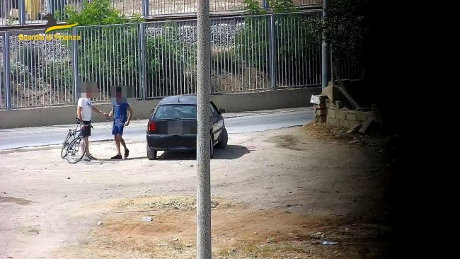 Operazione “Home Delivery”, arrestate otto persone per spaccio a Vittoria – VIDEO