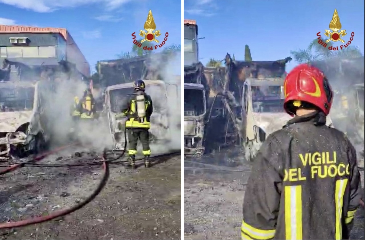 Incendio nel parcheggio di un’azienda di trasporti della Zona industriale di Catania