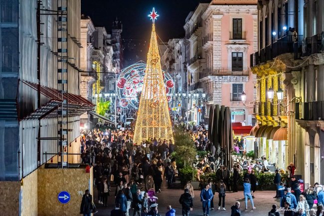 Natale 2024, Catania accende l’albero e le luci. Sindaco Trantino: “Una festa per il nostro cuore”