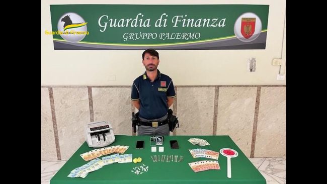 Beccati a spacciare dai finanzieri: arrestati tre pregiudicati all’Arenella di Palermo