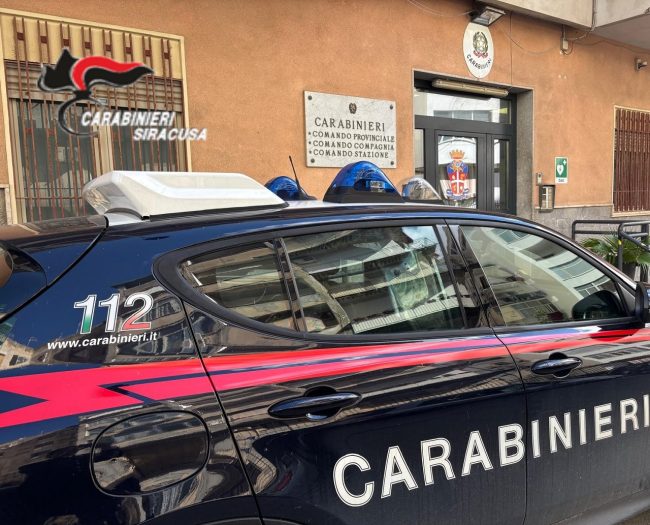 Offre una sigaretta ad una ragazza e viene accoltellato dal fidanzato: in carcere 16enne