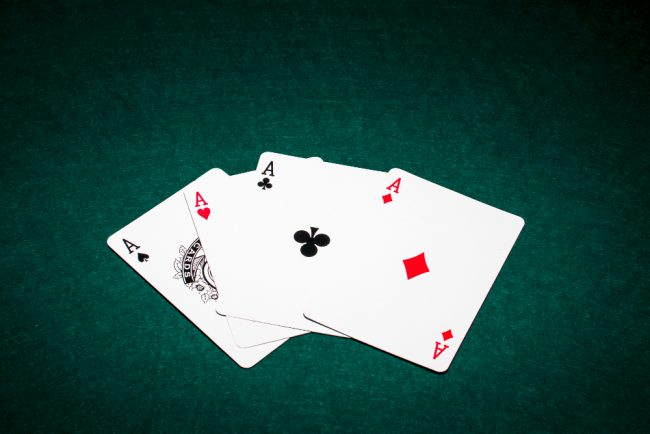 La strategia del ritiro a poker: probabilità, bankroll e lettura del board per minimizzare le perdite