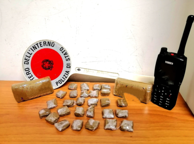 Arrestato spacciatore a Brancaccio: sequestrati oltre 300 grammi di hashish