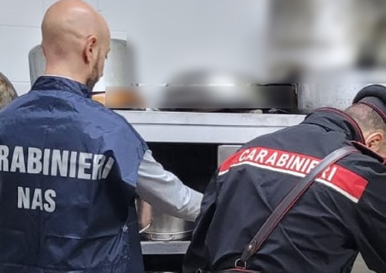 Zero igiene sanitaria e carni a rischio contaminazione: situazione da incubo in un ristorante messinese