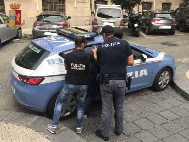 Messina: ragazze aggredite, rapinate e violentate in casa: due arresti