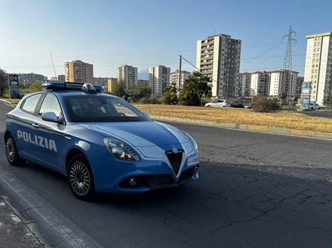 Scoperto deposito auto rubate in un garage condominiale di Librino