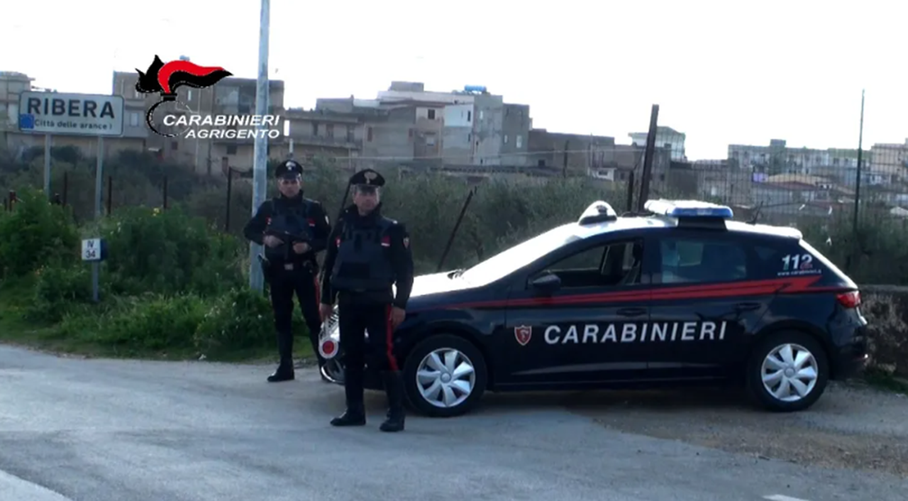 Furto in un cantiere comunale a Ribera, 3 arresti: rubato materiale ferroso, transenne e cartelli stradali