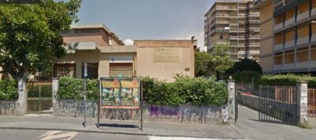 Crolla tetto di un’aula al Lombardo Radice: le dichiarazioni della preside e la protesta degli alunni