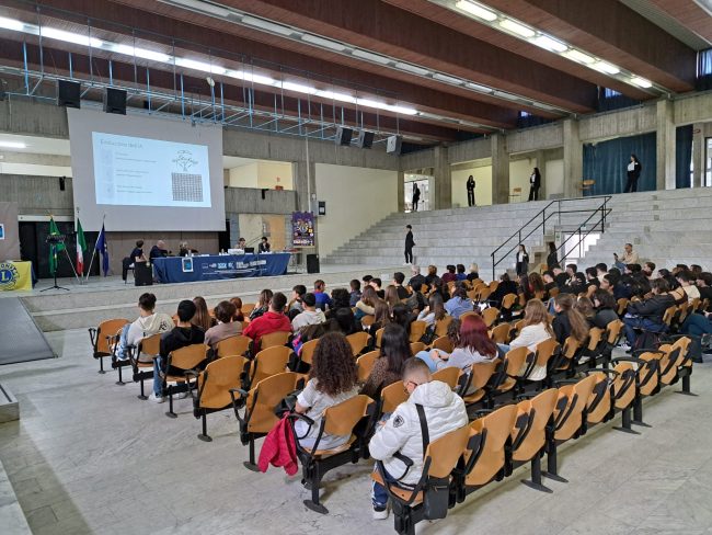 All’I.T.C. “De Nicola” di San Giovanni La Punta fa ingresso l’Intelligenza Artificiale – DETTAGLI e VIDEO INTERVISTA