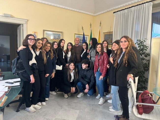 Gli studenti del “Gemmellaro” di Catania in visita al Palazzo Reale di Palermo: un viaggio tra istituzioni e cultura