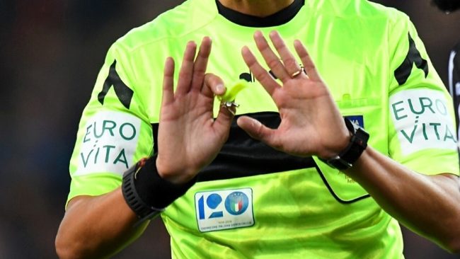 Messina, aggredito arbitro minorenne dal padre di uno dei calciatori