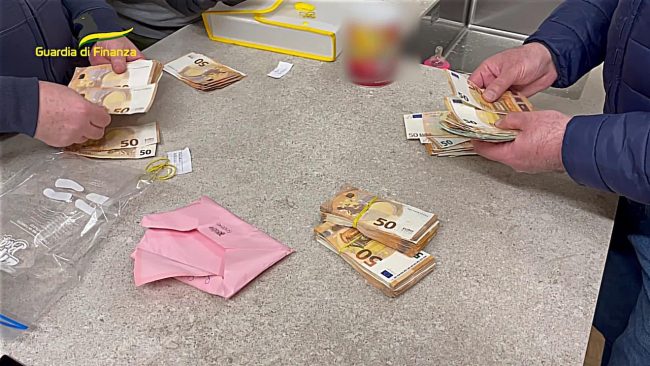 Prestanome, fatture false ed evasione fiscale: arrestato noto commercialista di Catania